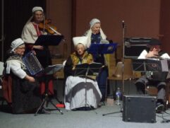 musiciens en costumes